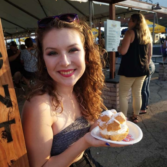 Meet your Posher, Katy - Picture 3 of 5